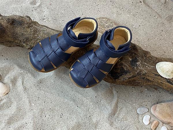 Rundt og rundt picnic Wow Sandaler til børn | Smart sandal i navy fra Move by Melton